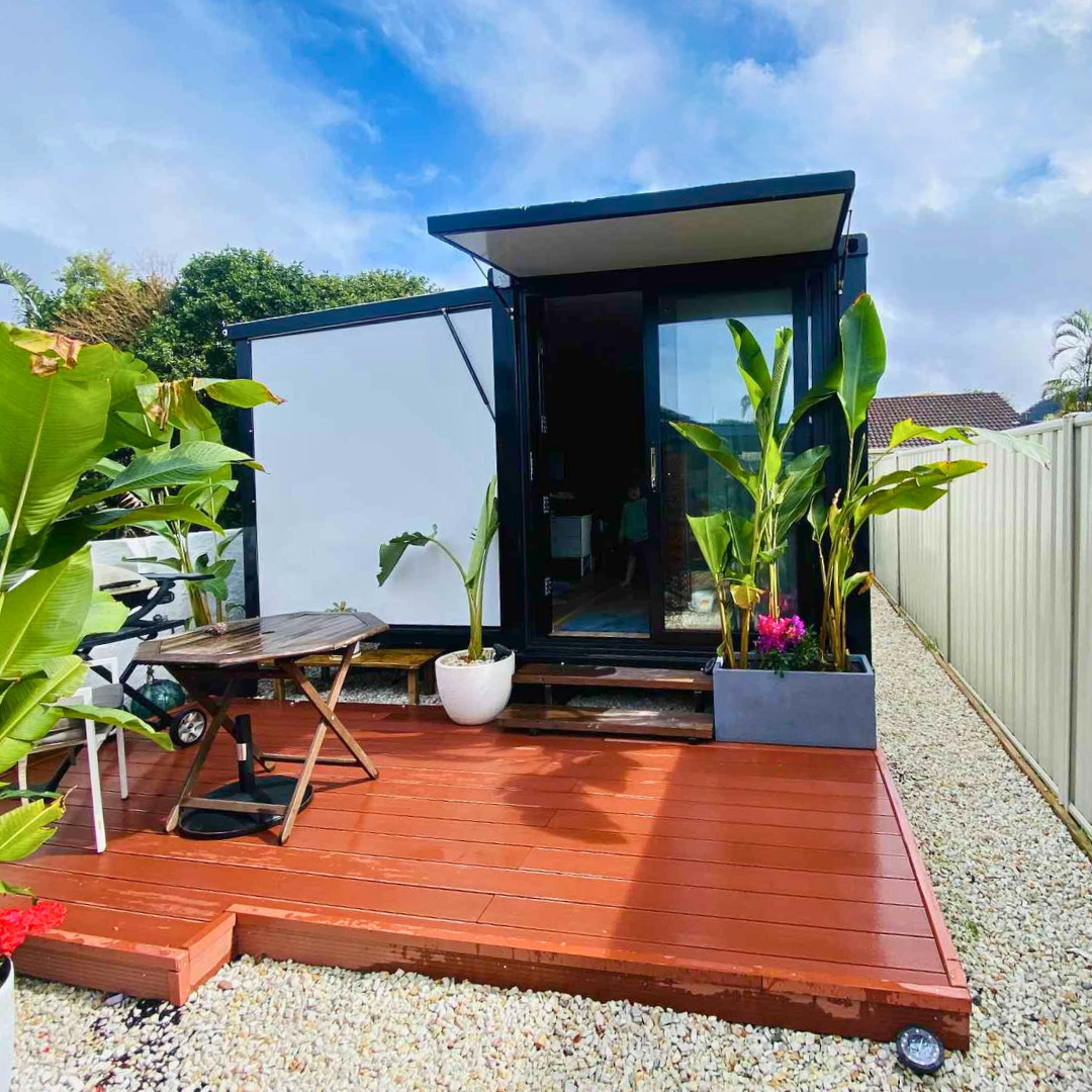 20ft | Single Expand | Studio