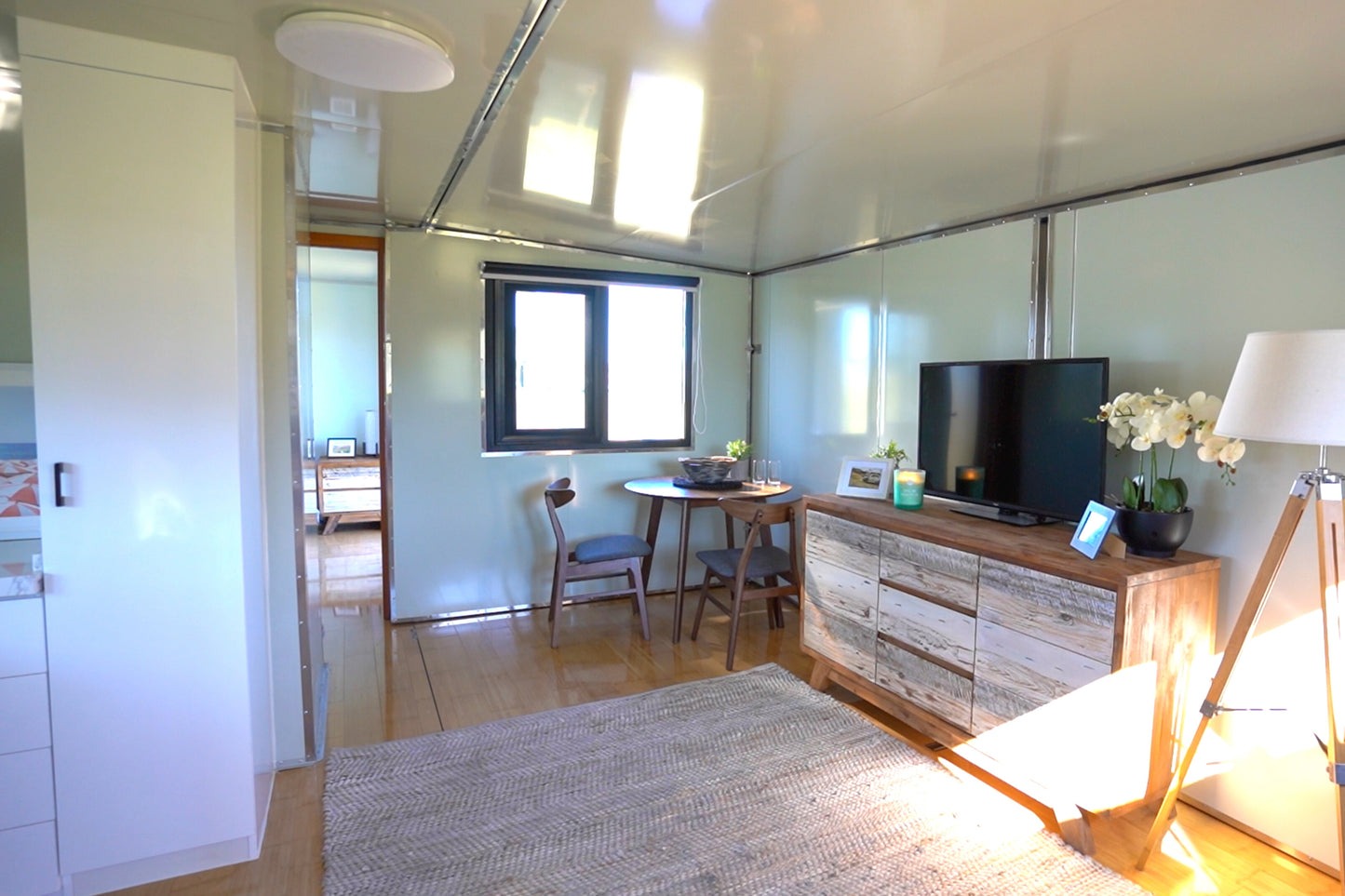 10.9m Expanding Mobile Cabin / Tiny Home